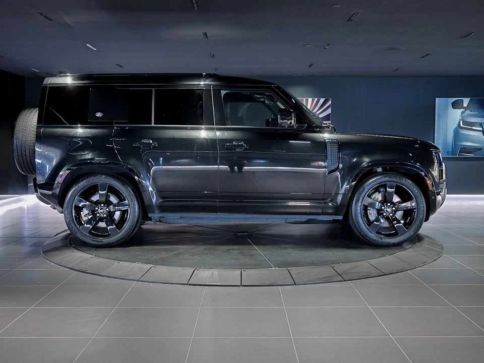 2024 Land Rover Defender L663 - Image 3 of 19