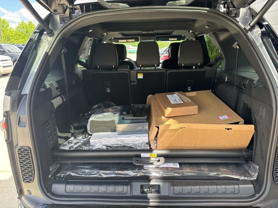 2024 Land Rover Discovery 5th Gen - Image 8 of 12