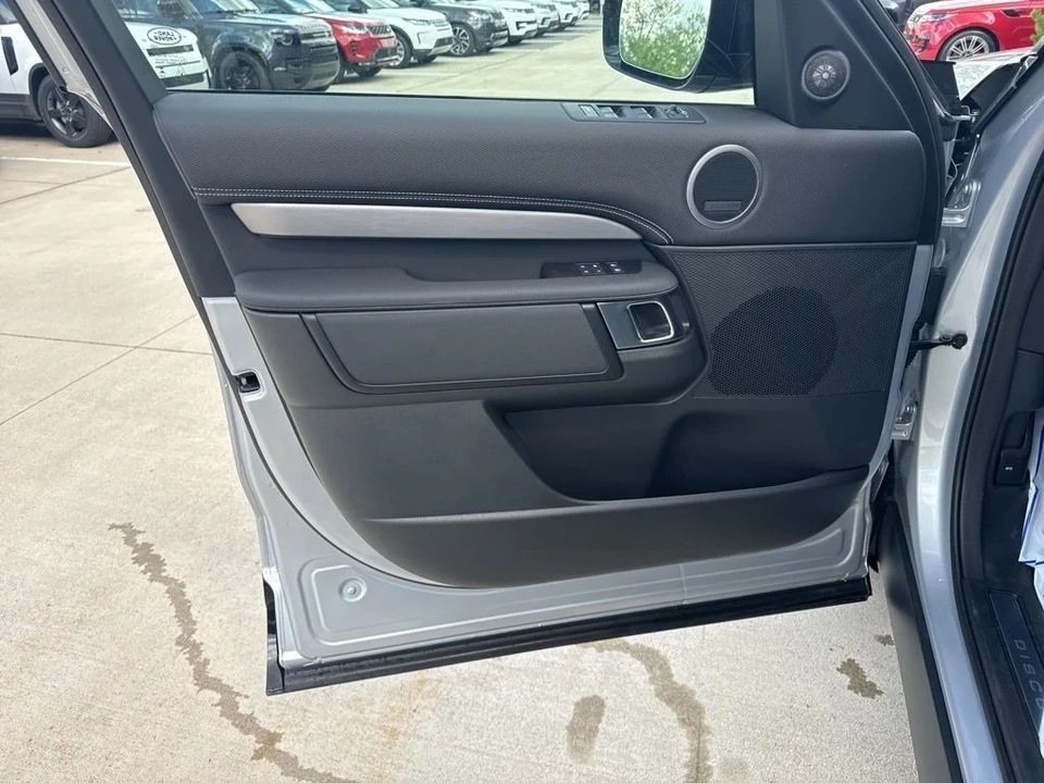 2024 Land Rover Discovery 5th Gen - Image 10 of 12