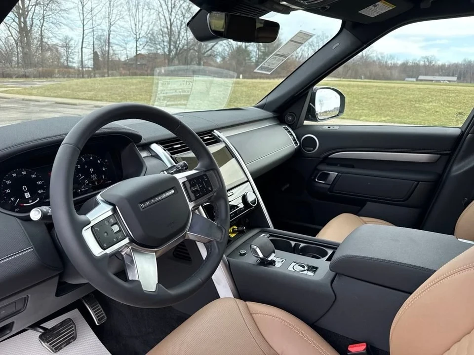 2024 Land Rover Discovery 5th Gen - Image 12 of 12