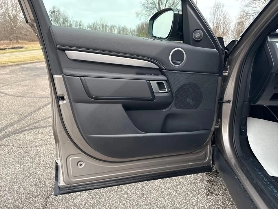 2024 Land Rover Discovery 5th Gen - Image 10 of 12