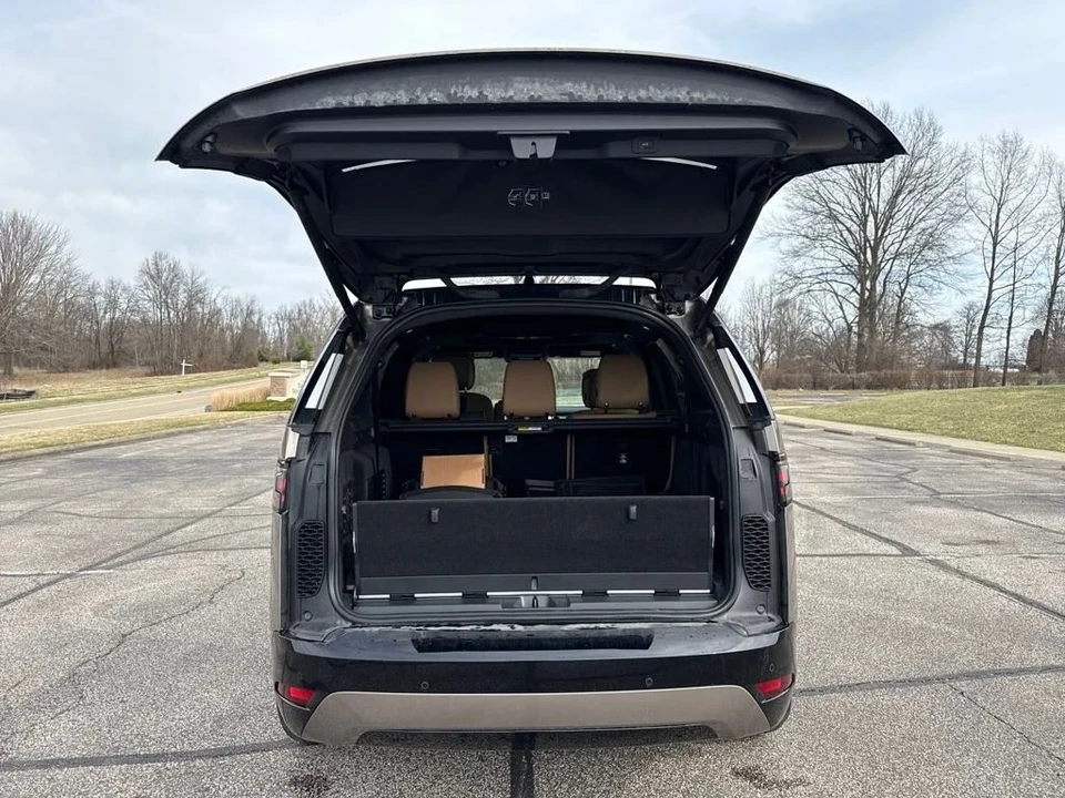 2024 Land Rover Discovery 5th Gen - Image 9 of 12