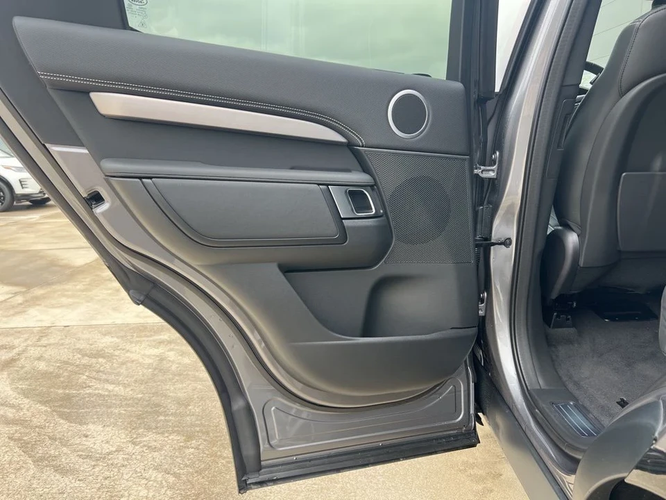 2024 Land Rover Discovery 5th Gen - Image 11 of 12