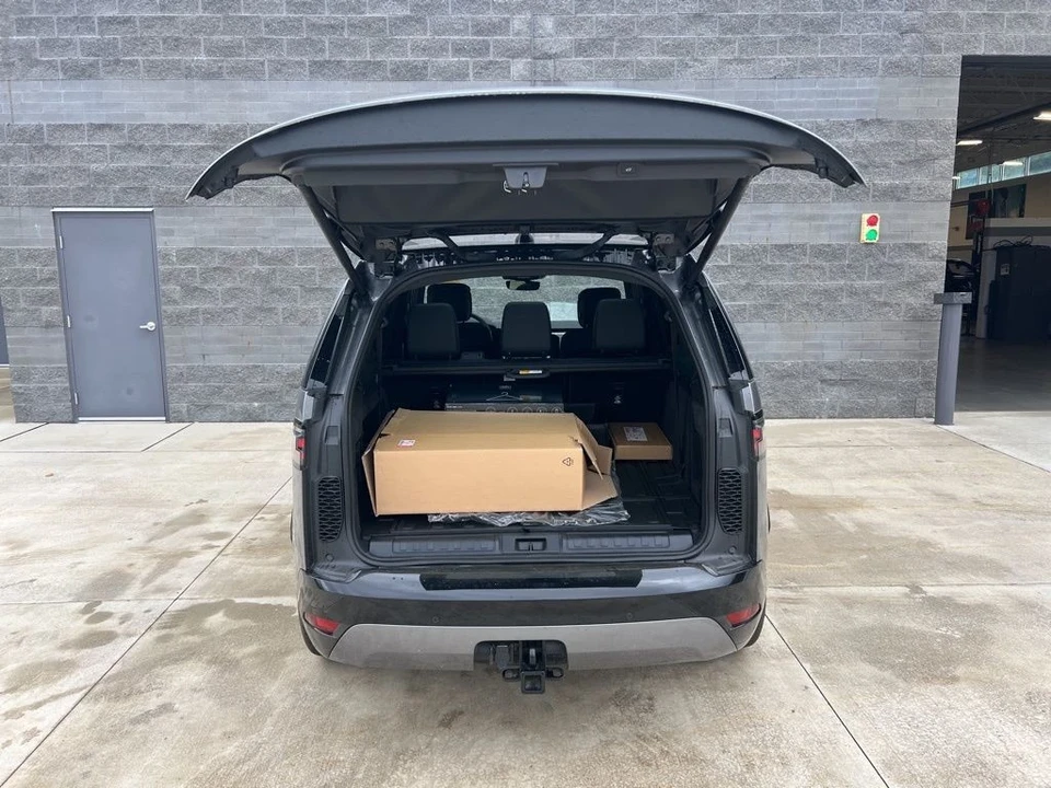 2024 Land Rover Discovery 5th Gen - Image 8 of 12