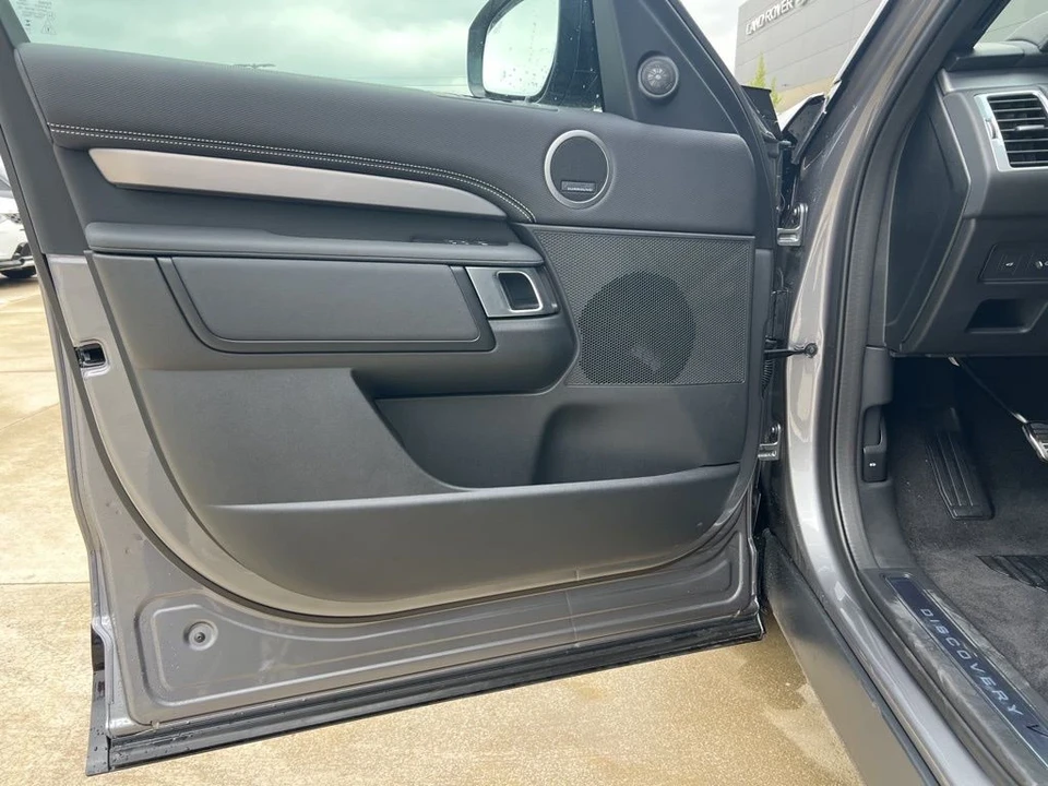 2024 Land Rover Discovery 5th Gen - Image 9 of 12