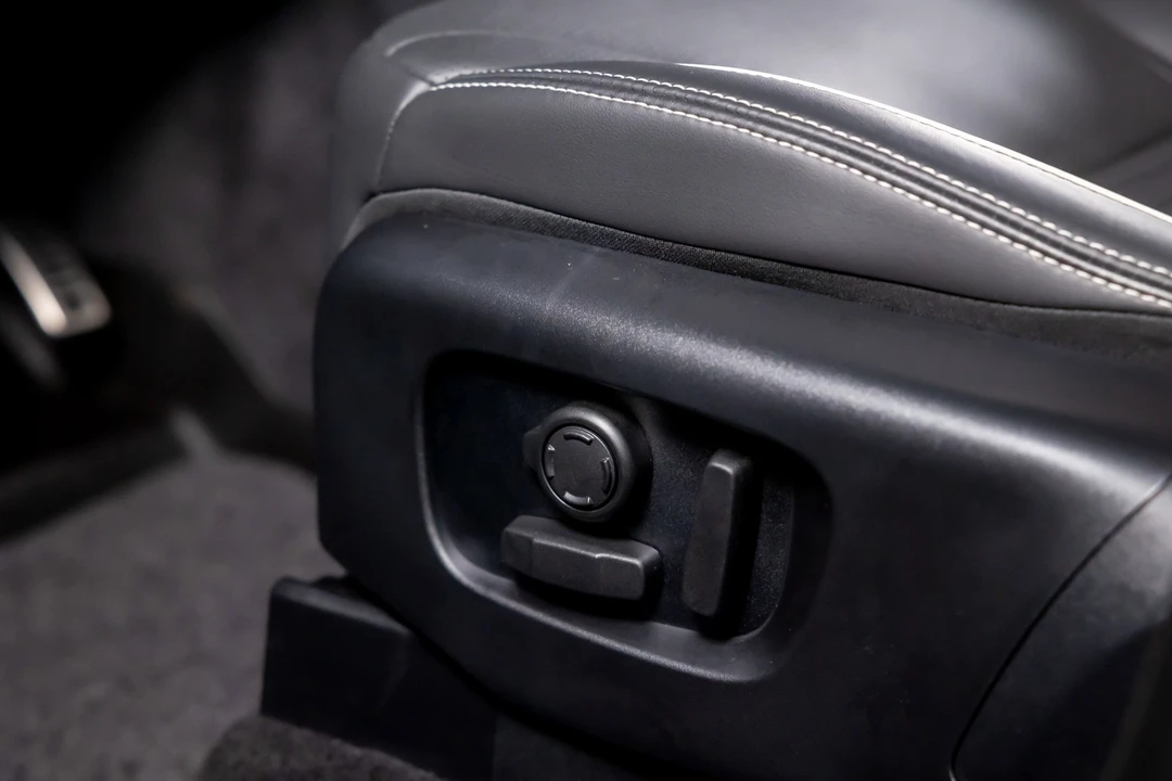 2024 Land Rover Discovery 5th Gen - Image 14 of 21