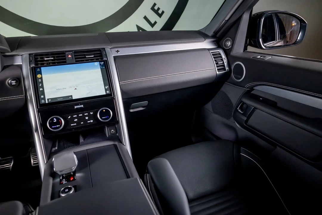 2024 Land Rover Discovery 5th Gen - Image 8 of 12