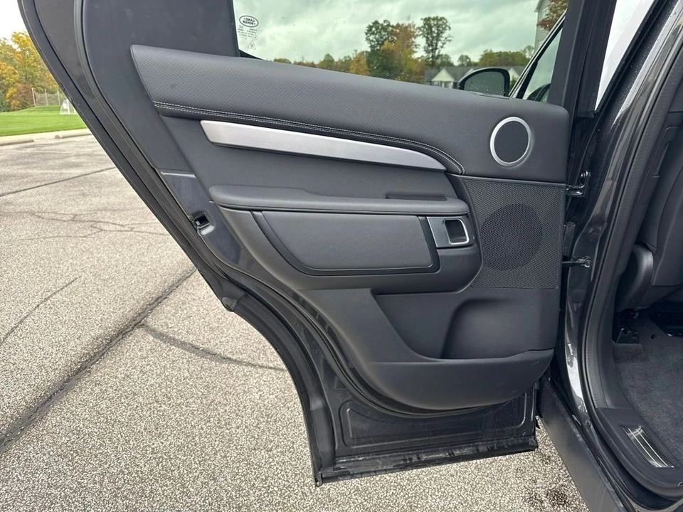 2024 Land Rover Discovery 5th Gen - Image 9 of 12
