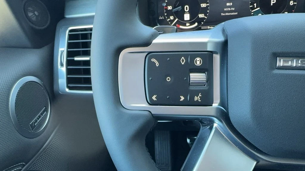 2024 Land Rover Discovery 5th Gen - Image 11 of 12