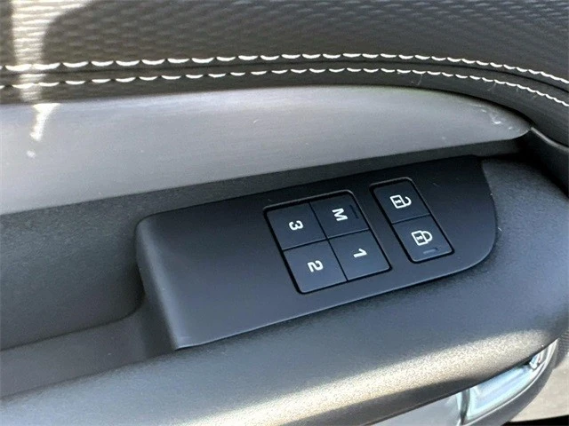 2024 Land Rover Discovery 5th Gen - Image 16 of 21