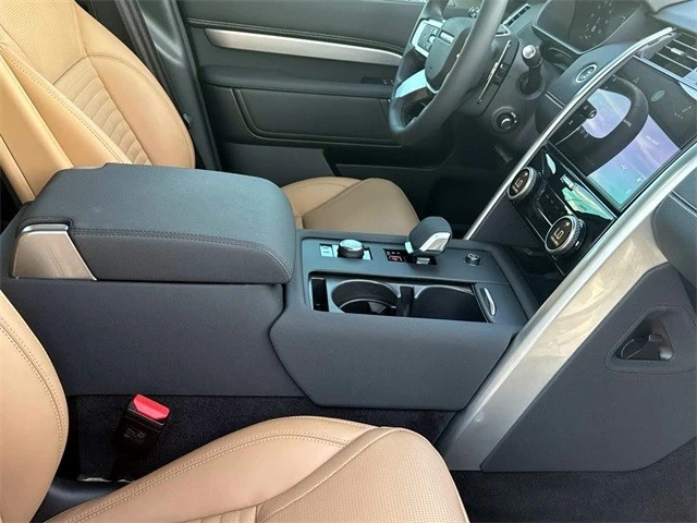 2024 Land Rover Discovery 5th Gen - Image 8 of 21