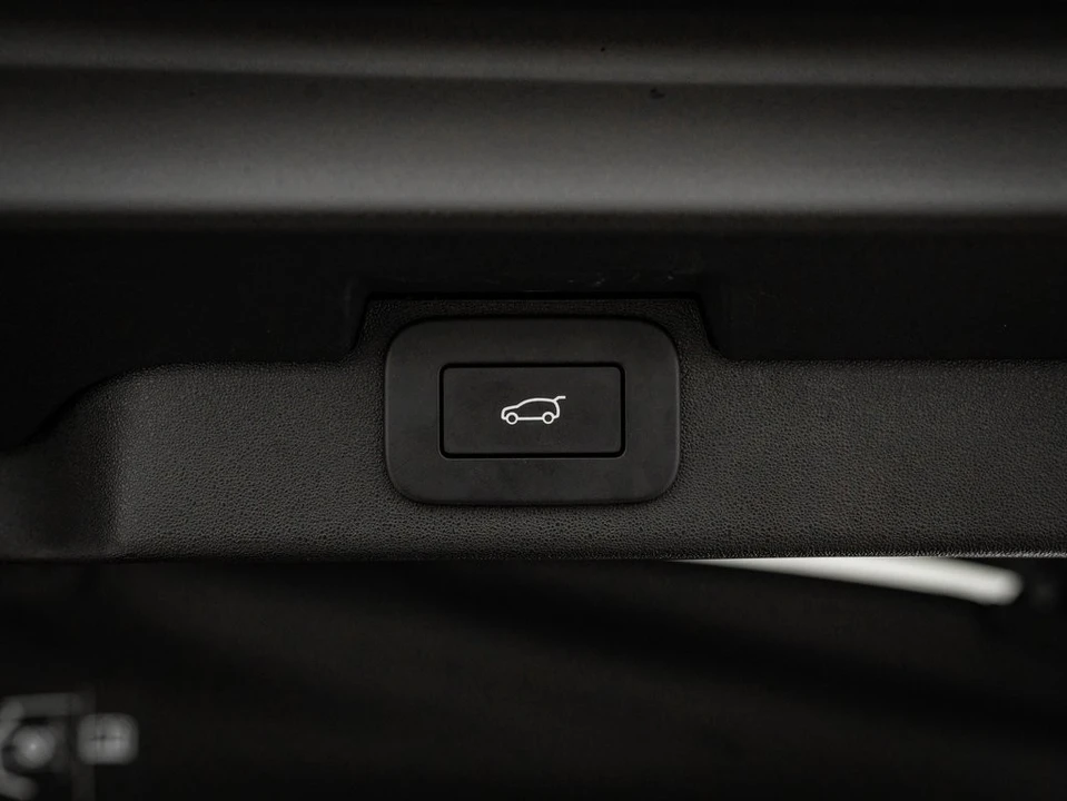 2024 Land Rover Discovery 5th Gen - Image 19 of 21