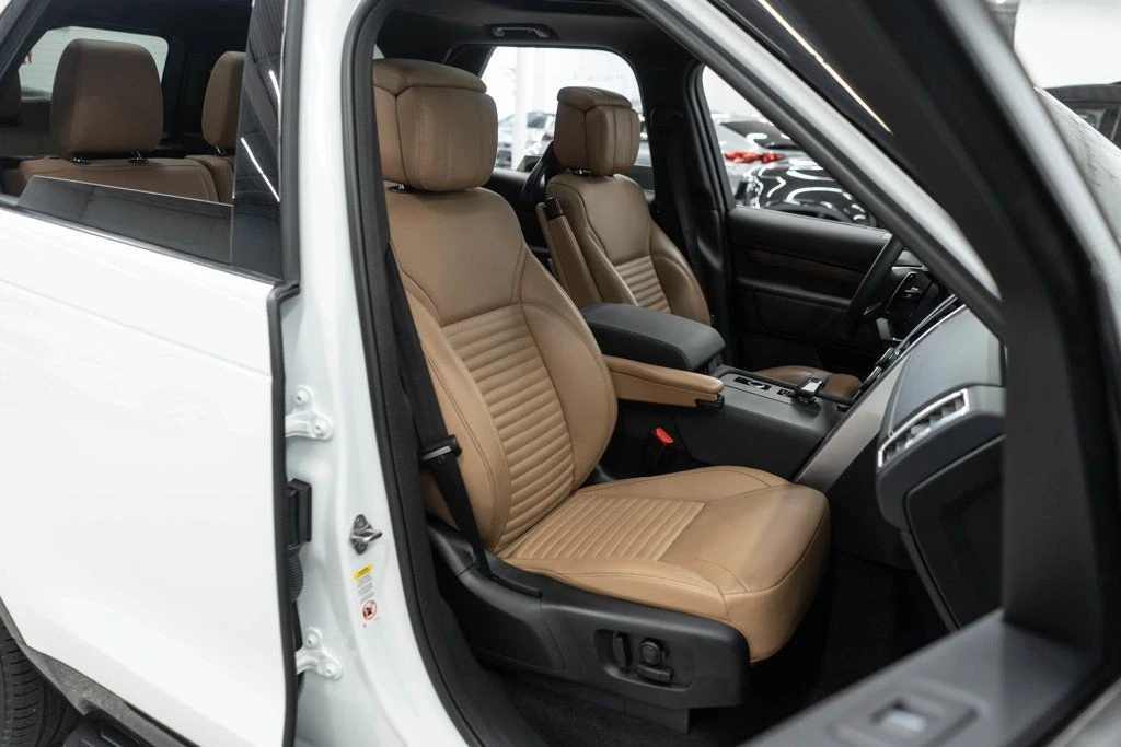 2024 Land Rover Discovery 5th Gen - Image 11 of 12