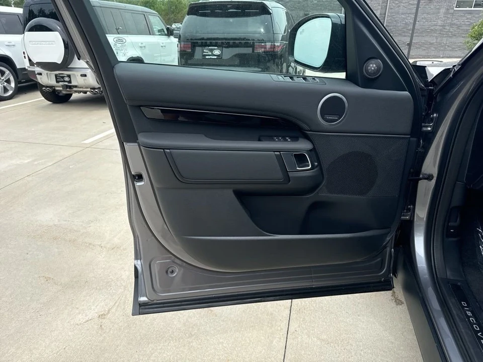 2024 Land Rover Discovery 5th Gen - Image 5 of 12