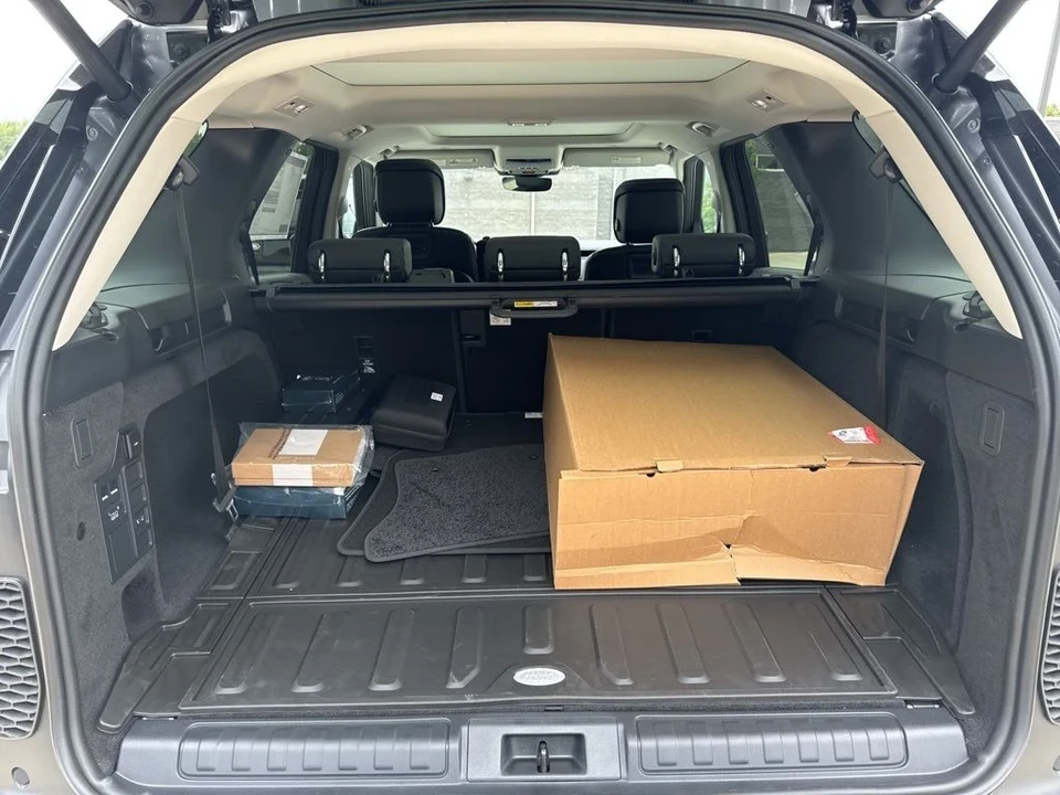 2024 Land Rover Discovery 5th Gen - Image 9 of 12