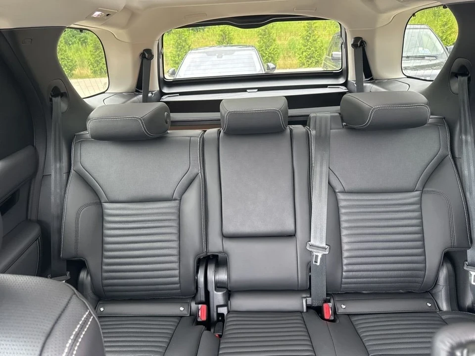 2024 Land Rover Discovery 5th Gen - Image 12 of 12