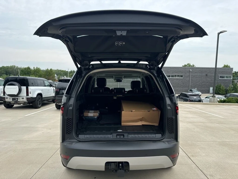 2024 Land Rover Discovery 5th Gen - Image 10 of 12