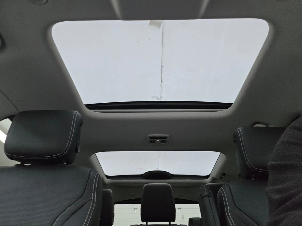 2024 Land Rover Discovery 5th Gen - Image 7 of 12