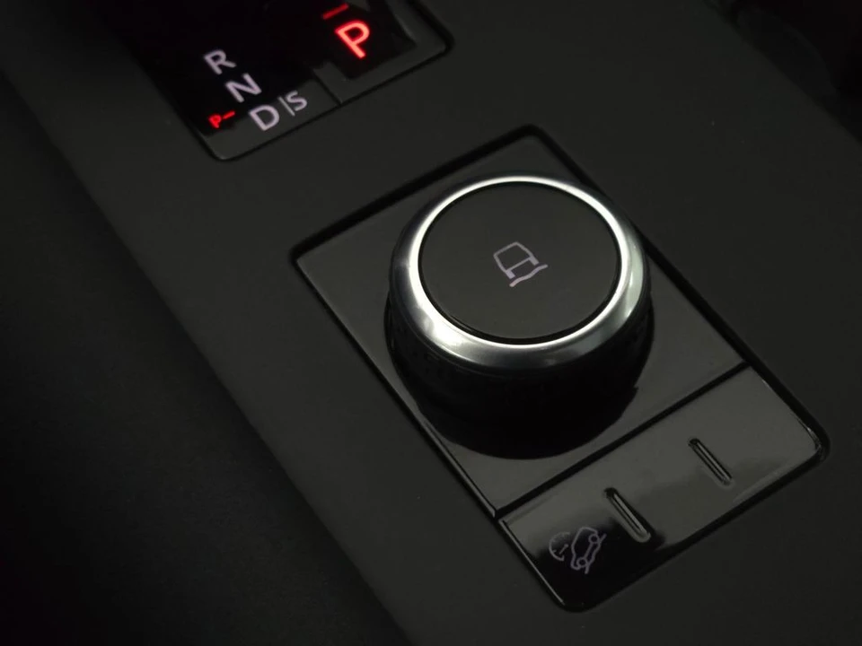 2024 Land Rover Discovery 5th Gen - Image 10 of 12