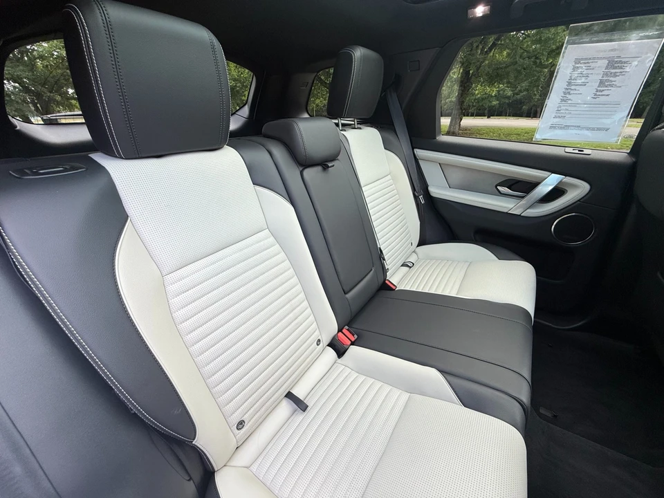 2024 Land Rover Discovery 5th Gen - Image 19 of 21