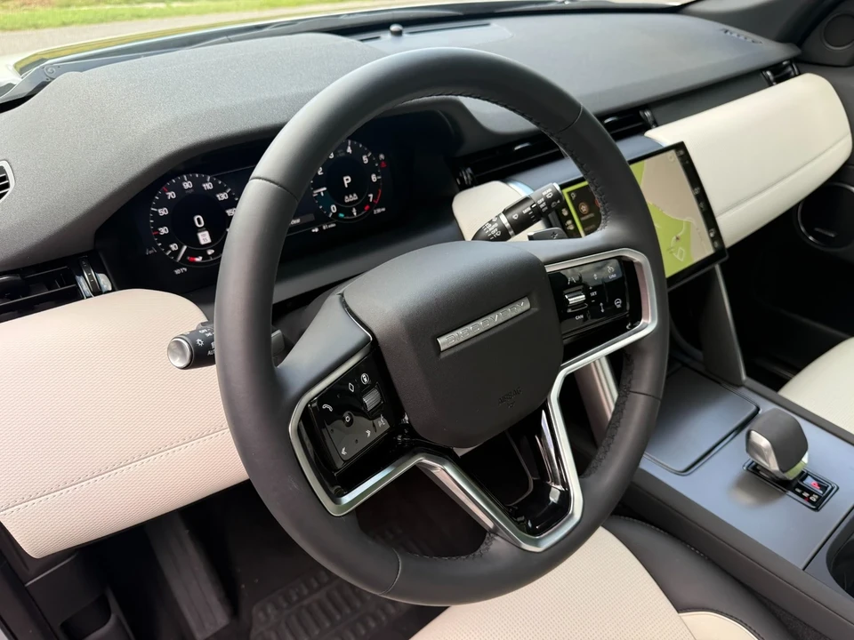 2024 Land Rover Discovery 5th Gen - Image 9 of 12