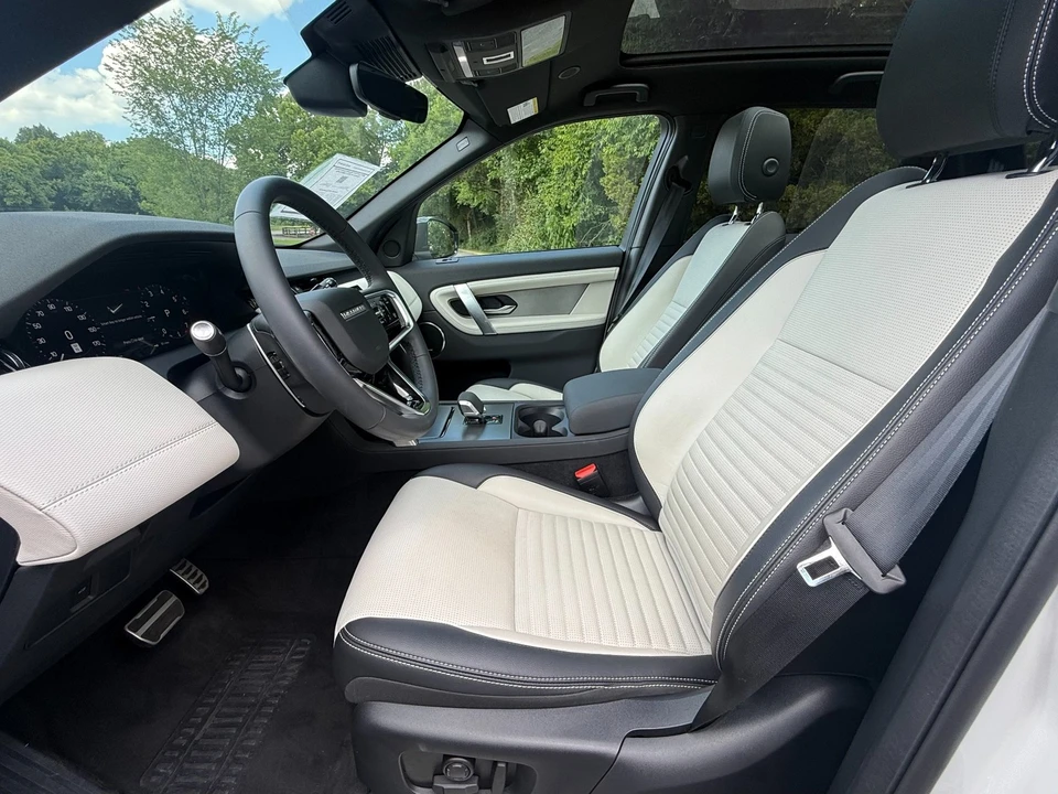 2024 Land Rover Discovery 5th Gen - Image 10 of 21