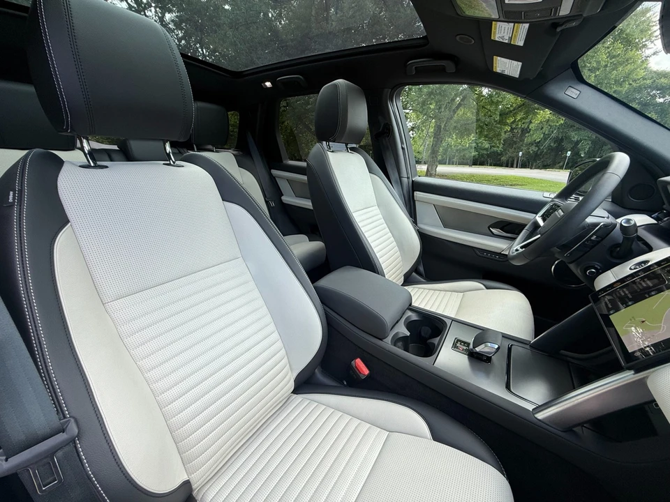 2024 Land Rover Discovery 5th Gen - Image 15 of 21