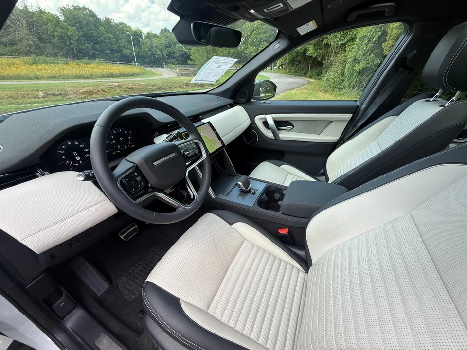 2024 Land Rover Discovery 5th Gen - Image 12 of 21