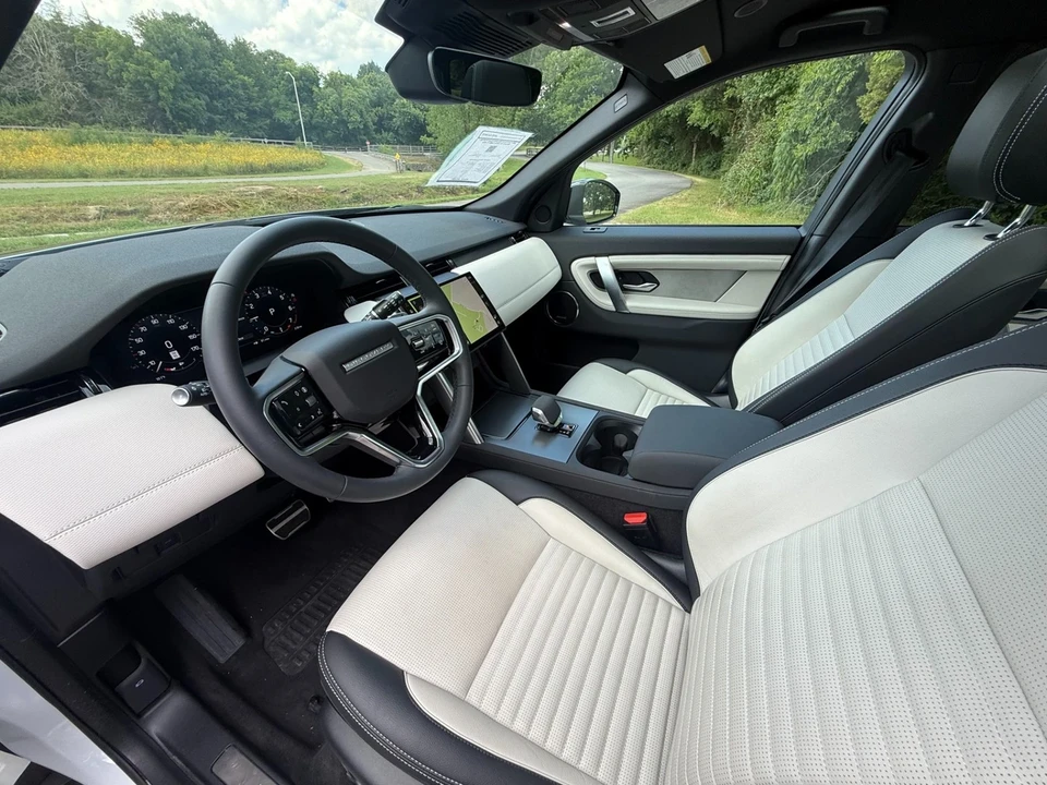 2024 Land Rover Discovery 5th Gen - Image 12 of 12