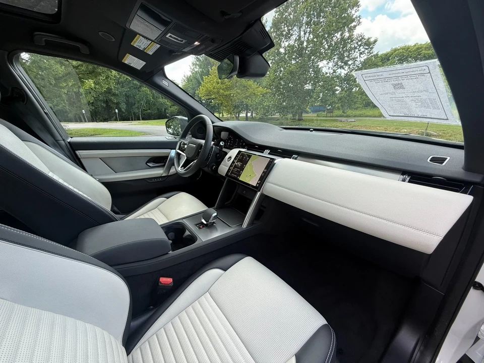 2024 Land Rover Discovery 5th Gen - Image 16 of 21