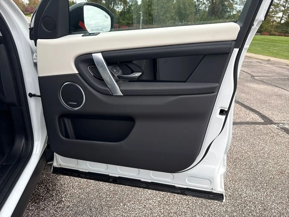 2024 Land Rover Discovery 5th Gen - Image 12 of 12
