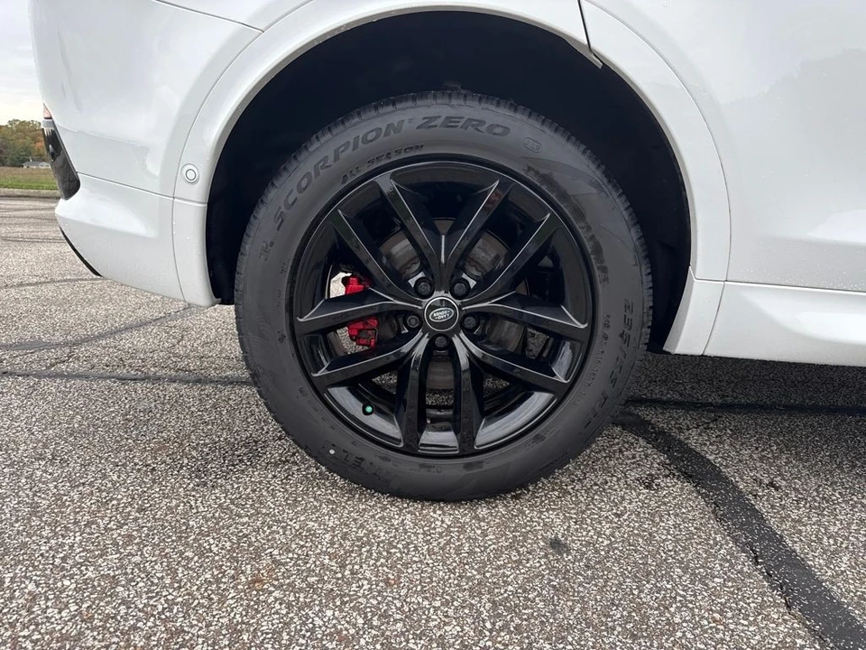 2024 Land Rover Discovery 5th Gen - Image 5 of 12