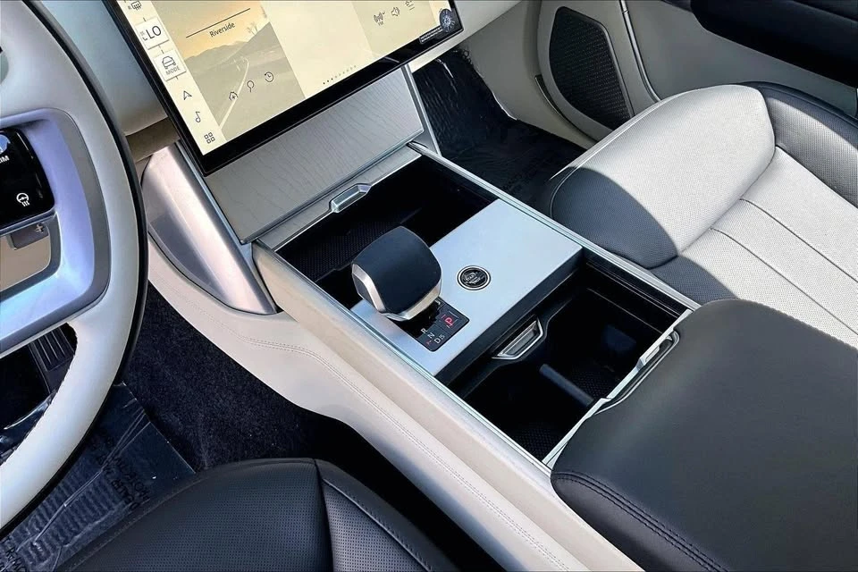 2024 Land Rover Range Rover L460 - Image 8 of 12