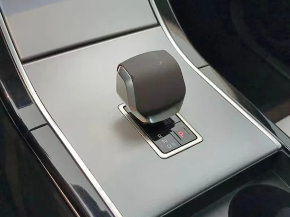 2024 Land Rover Range Rover Evoque 2nd Gen - Image 9 of 17