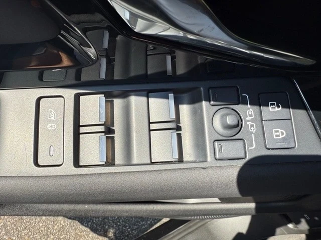 2024 Land Rover Range Rover Evoque 2nd Gen - Image 12 of 12