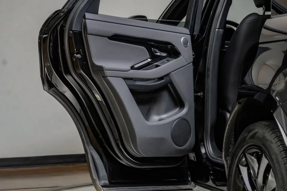 2024 Land Rover Range Rover Evoque 2nd Gen - Image 19 of 20