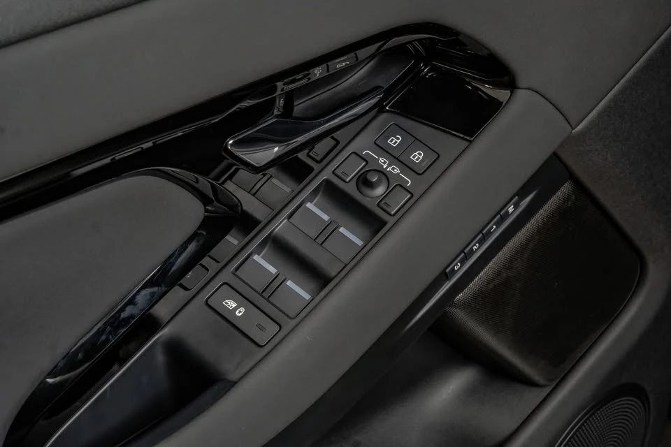 2024 Land Rover Range Rover Evoque 2nd Gen - Image 9 of 20