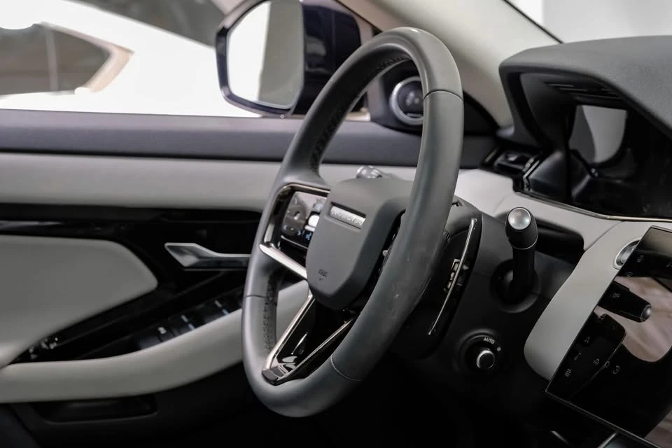 2024 Land Rover Range Rover Evoque 2nd Gen - Image 13 of 20