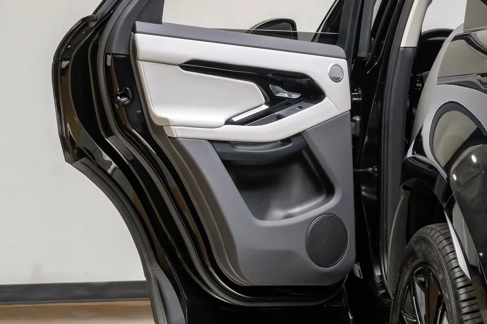 2024 Land Rover Range Rover Evoque 2nd Gen - Image 18 of 20