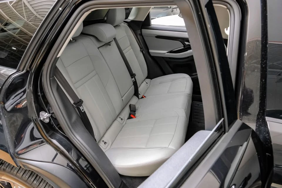 2024 Land Rover Range Rover Evoque 2nd Gen - Image 15 of 20