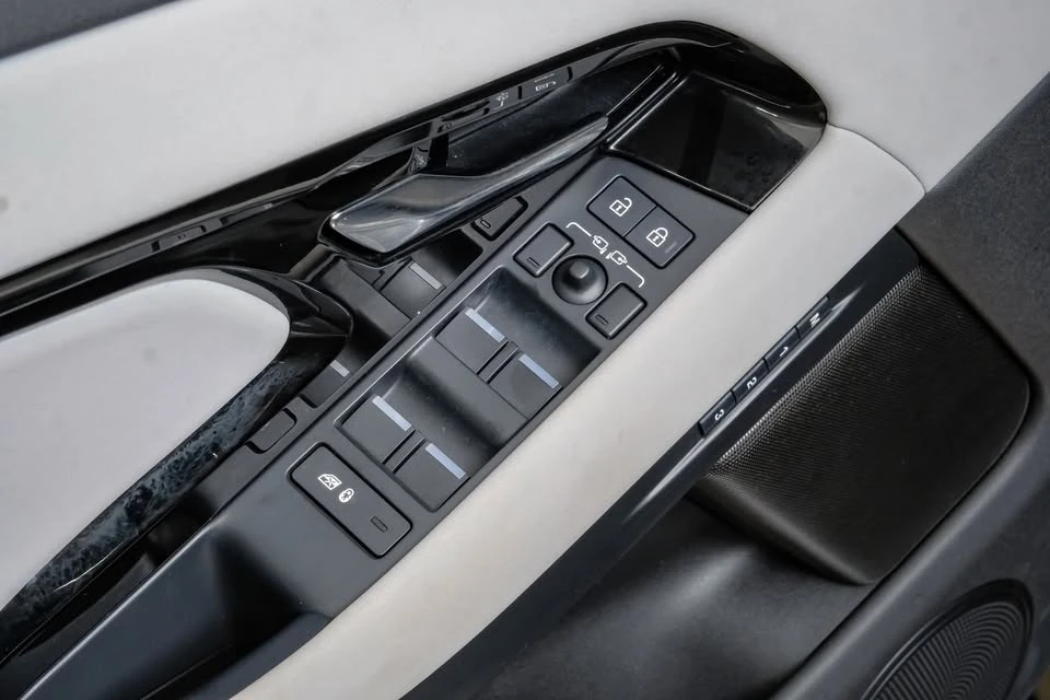 2024 Land Rover Range Rover Evoque 2nd Gen - Image 6 of 20