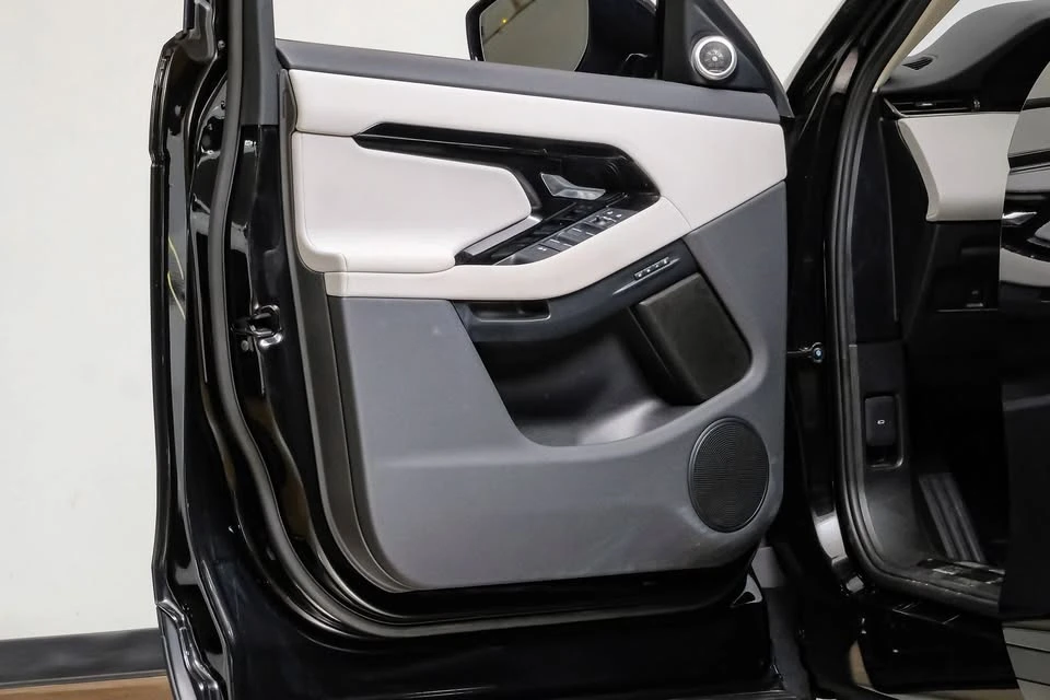 2024 Land Rover Range Rover Evoque 2nd Gen - Image 16 of 20