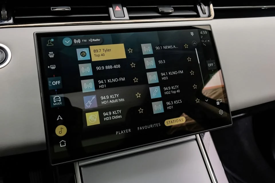 2024 Land Rover Range Rover Evoque 2nd Gen - Image 17 of 20