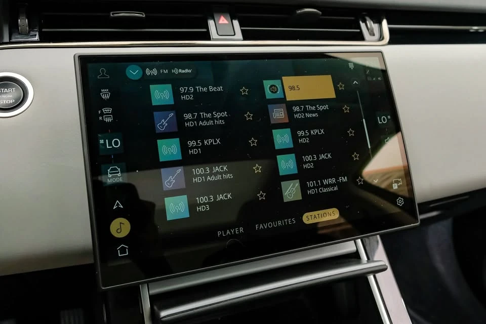2024 Land Rover Range Rover Evoque 2nd Gen - Image 12 of 20