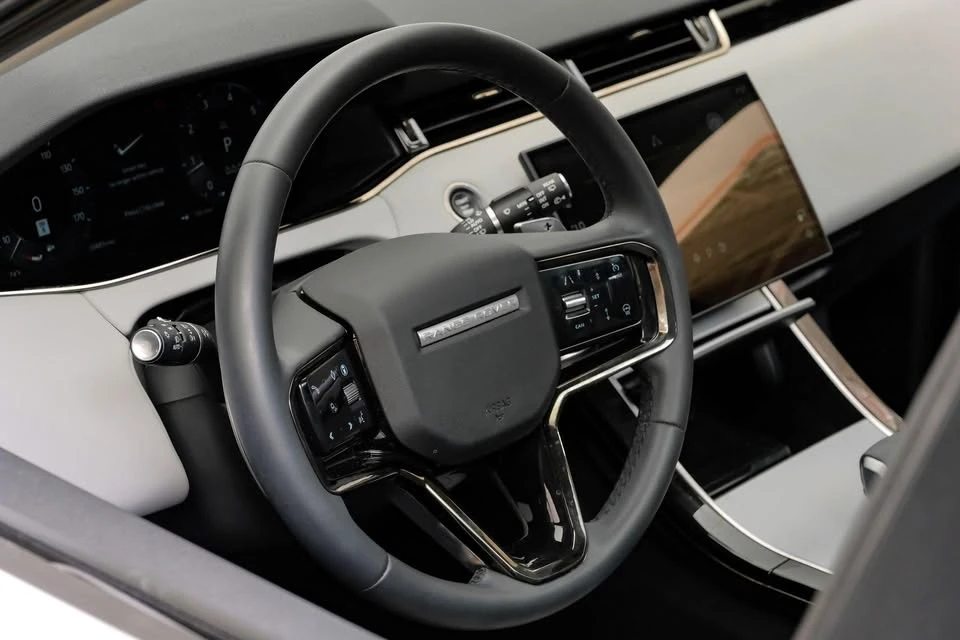 2024 Land Rover Range Rover Evoque 2nd Gen - Image 19 of 20