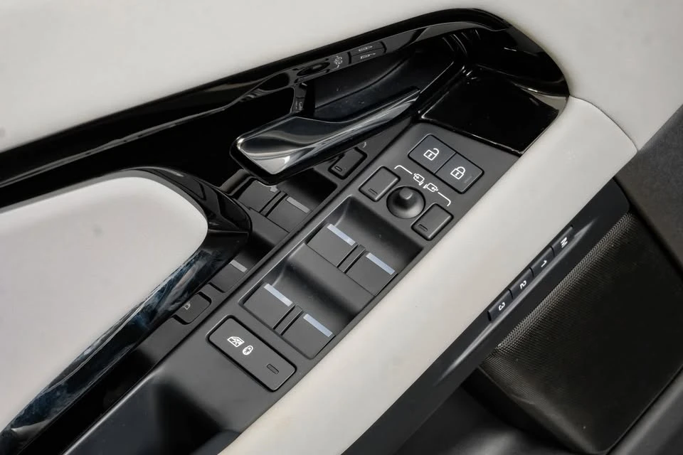 2024 Land Rover Range Rover Evoque 2nd Gen - Image 13 of 20