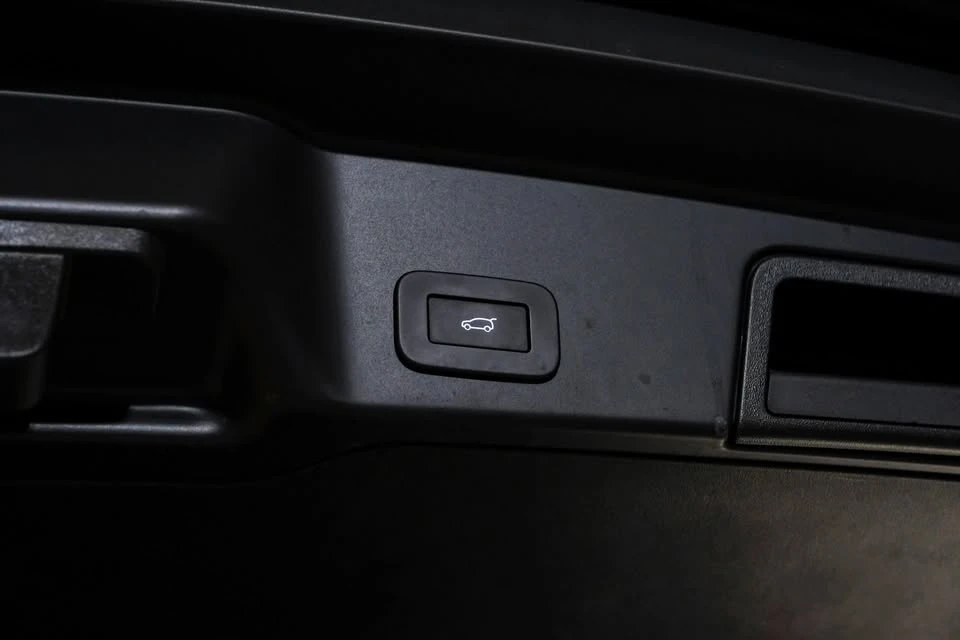 2024 Land Rover Range Rover Evoque 2nd Gen - Image 14 of 20