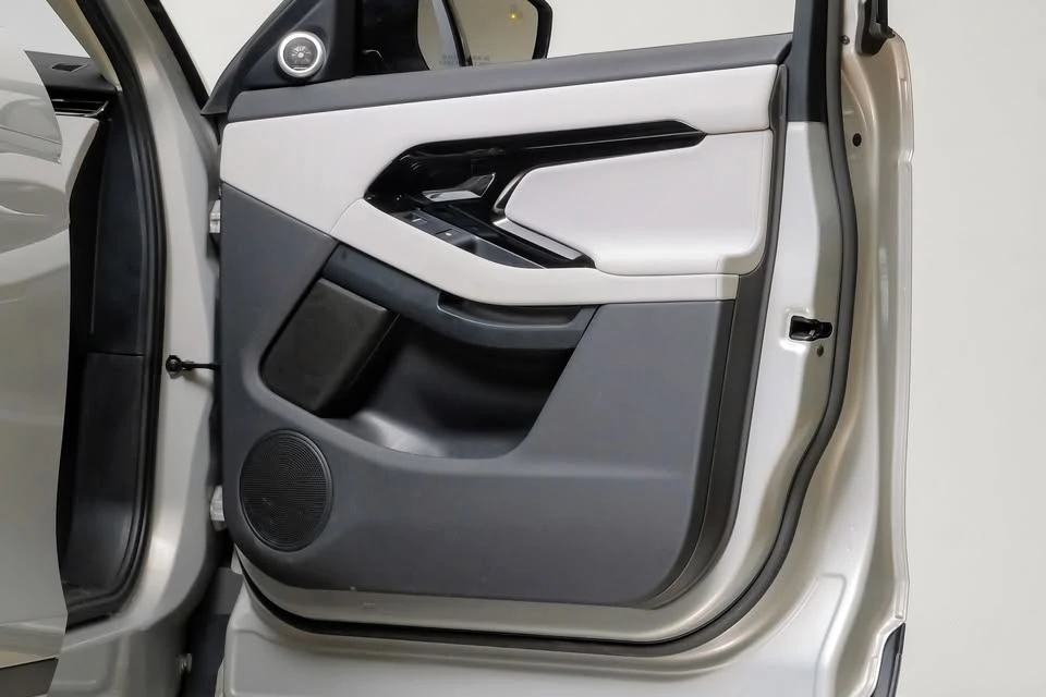 2024 Land Rover Range Rover Evoque 2nd Gen - Image 19 of 20