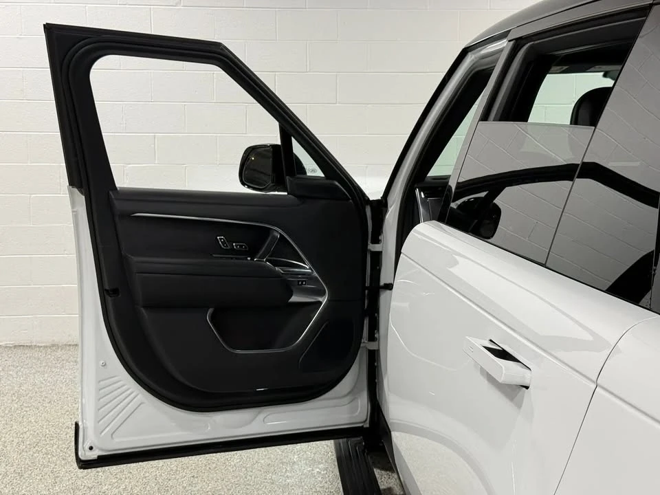 2024 Land Rover Range Rover L460 - Image 3 of 12