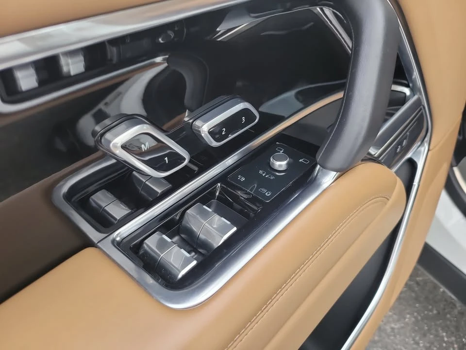 2024 Land Rover Range Rover L460 - Image 13 of 16